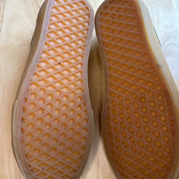 Vans Black and White Sneakers Retro-Inspired Style - Picture 6 of 9